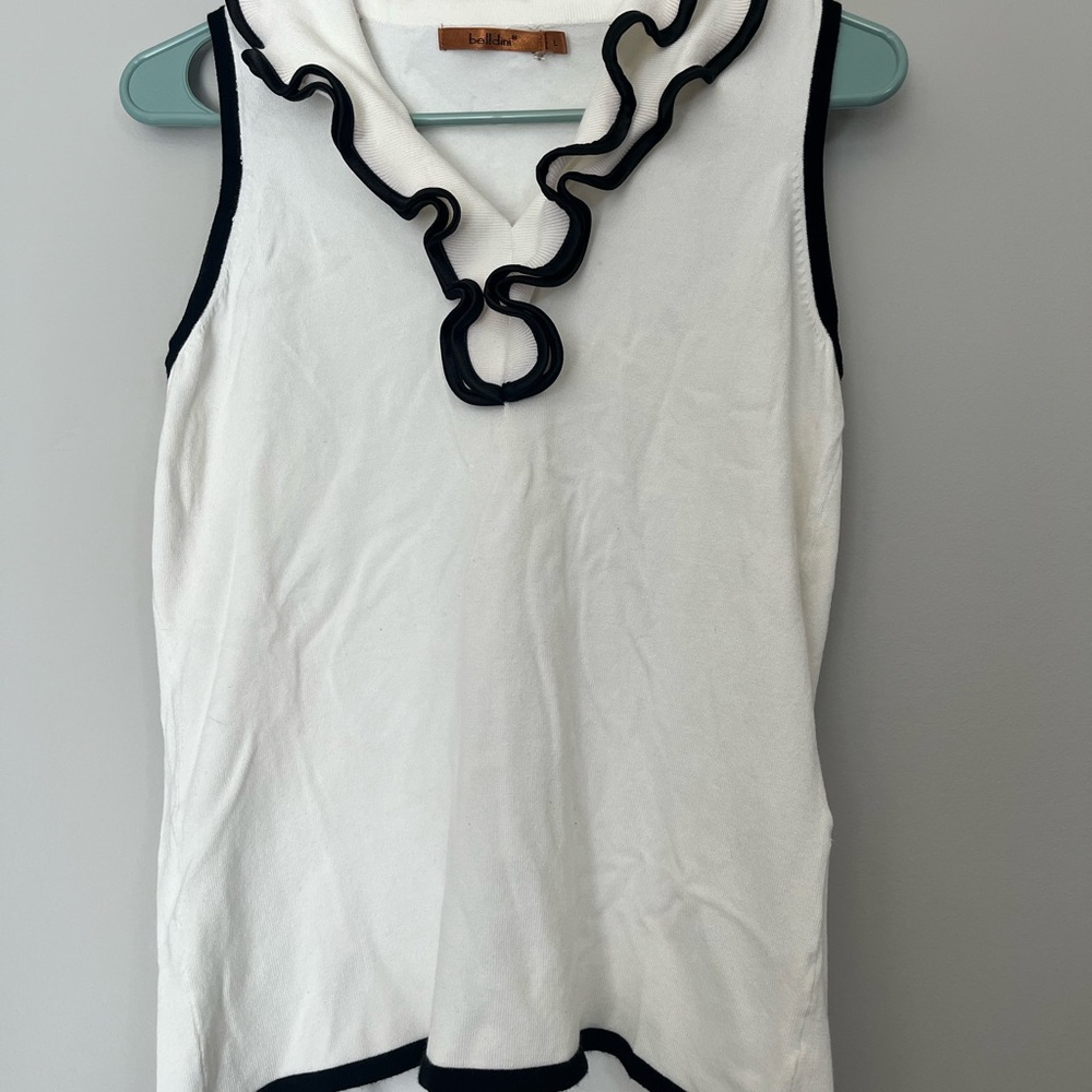 Elegant White Sleeveless‎ Top with Black Trim